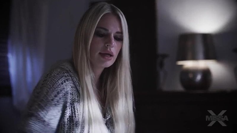 La MILF blonde contractuelle au corps courbé, Ricky Spanish