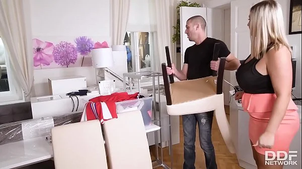 Sexy Tetas Grandes Adolescente (18+) actúa